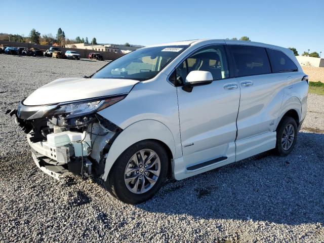 2021 Toyota Sienna XLE