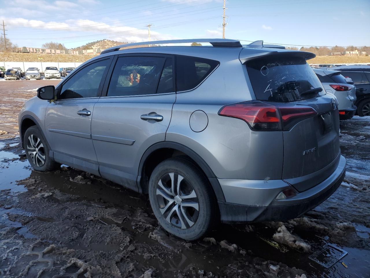 2T3BFREVXGW536279 2016 Toyota Rav4 Le