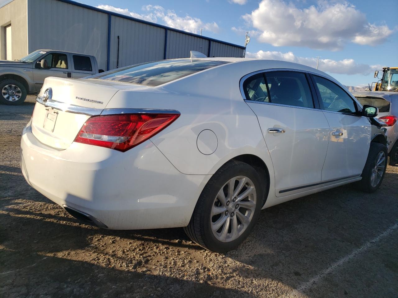 2016 Buick Lacrosse vin: 1G4GA5G37GF182372