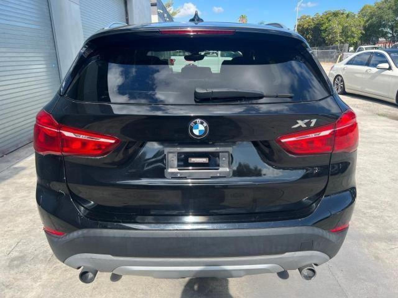 WBXHT3C30J5K24636 2018 BMW X1 xDrive28I