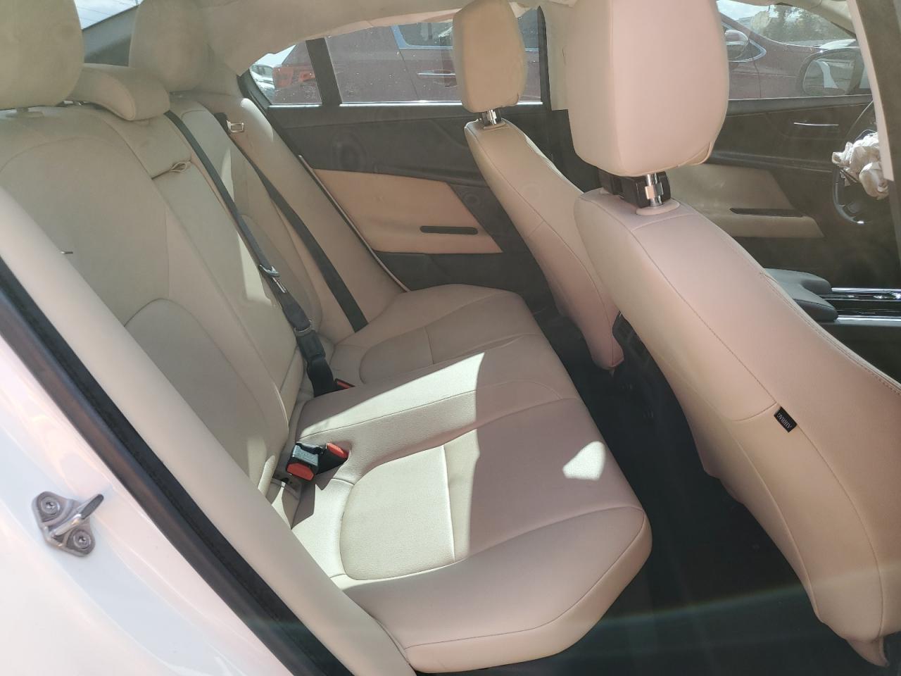 SAJAD4FX5KCP49383 2019 Jaguar Xe Premium