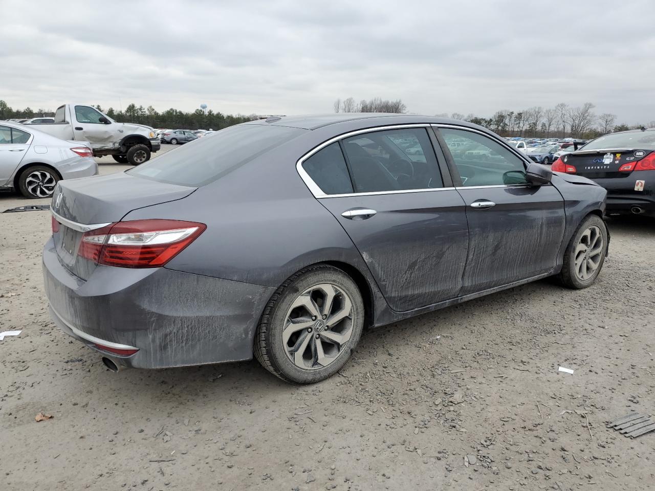 VIN: 1HGCR2F83GA136592 2016 HONDA ACCORD