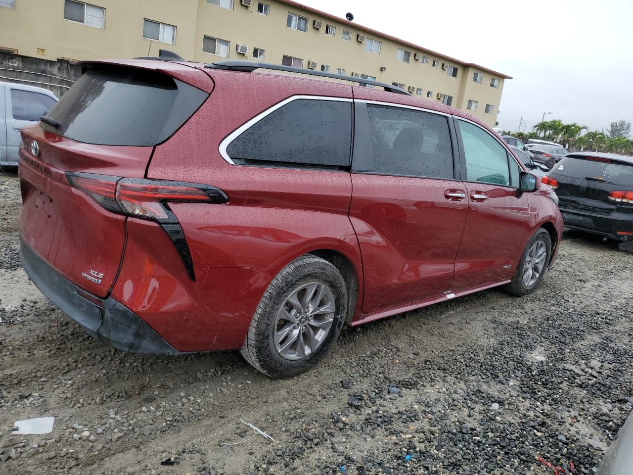 5TDJRKEC3MS011909 2021 Toyota Sienna Xle