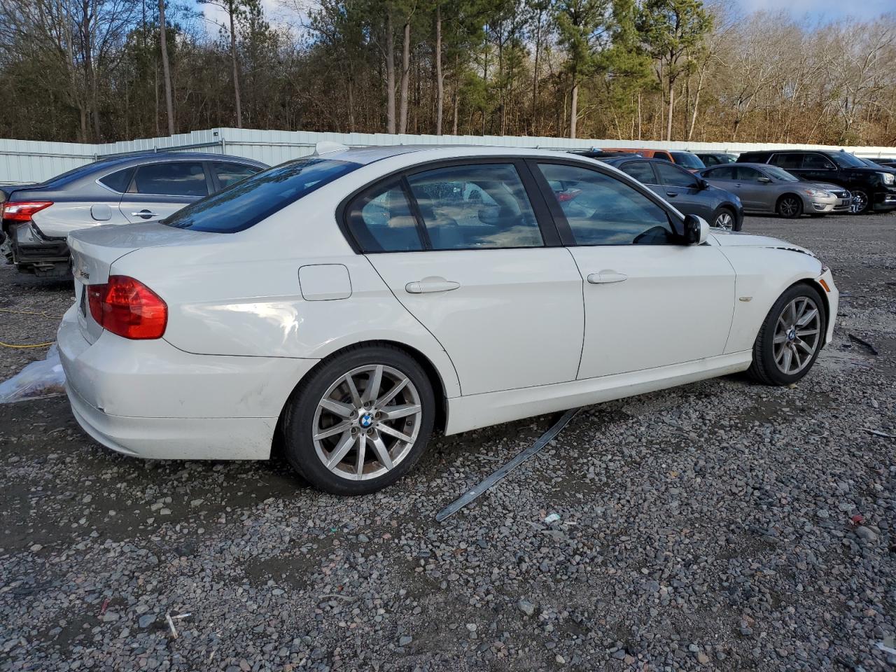 WBAPH7C51BE683336 2011 BMW 328 I