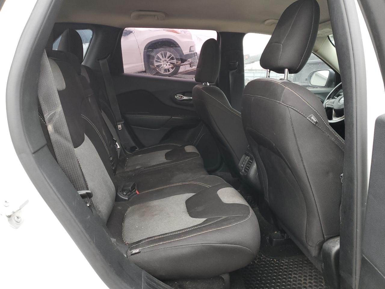 1C4PJMAB8FW500822 2015 Jeep Cherokee Sport