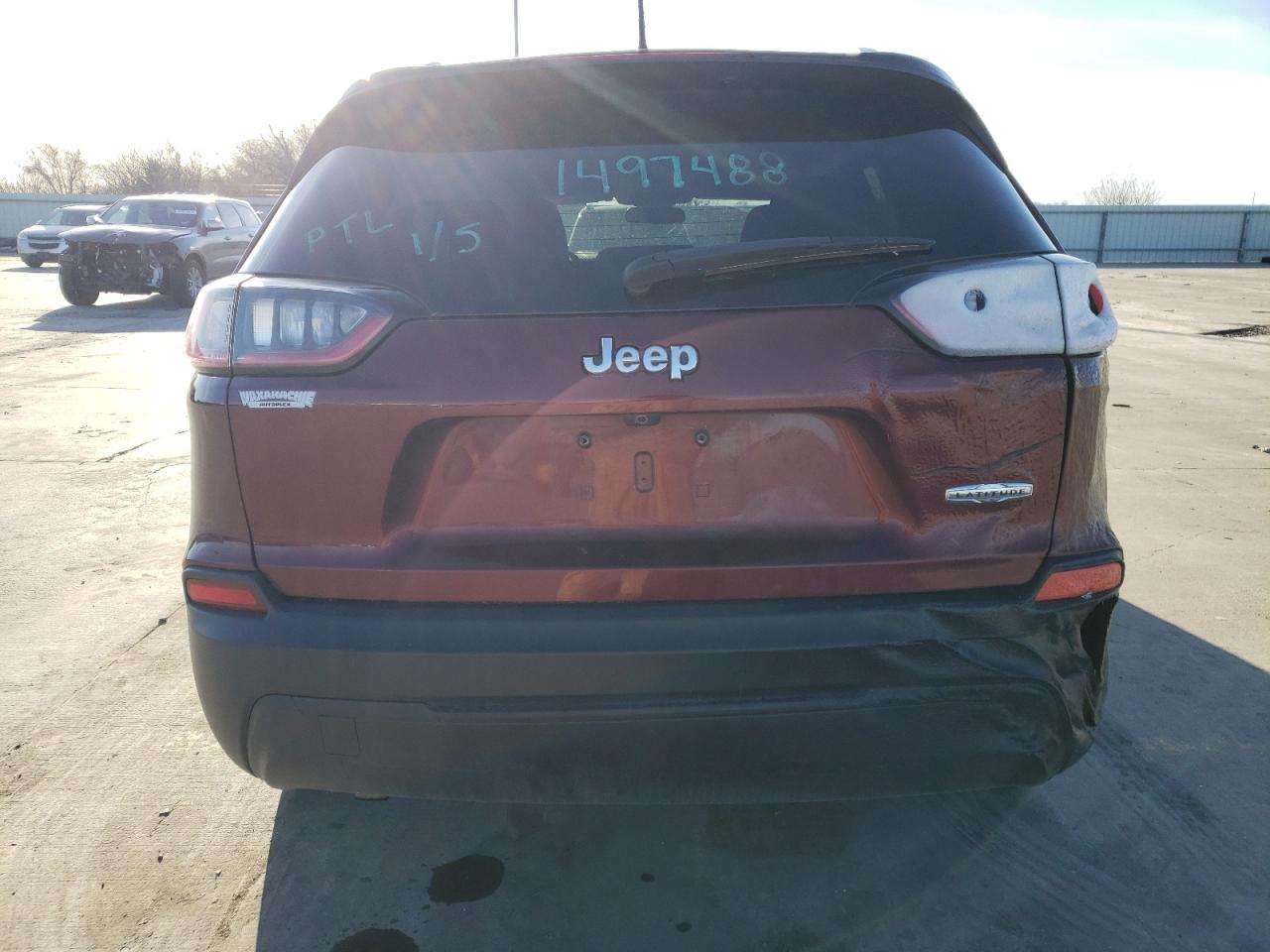 1C4PJLCB0KD221412 2019 Jeep Cherokee Latitude