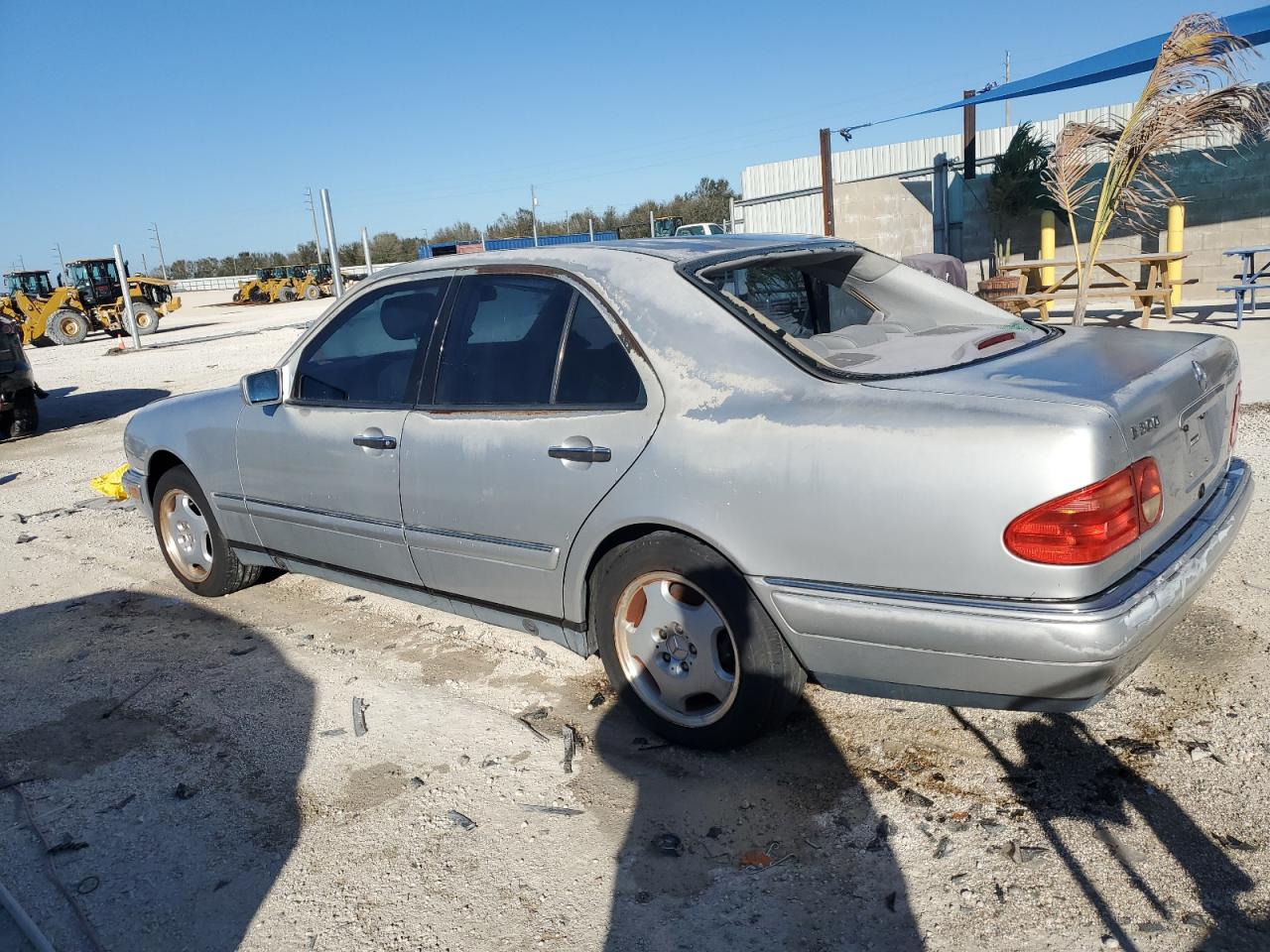 WDBJF25H1XA795057 1999 Mercedes-Benz E 300Td