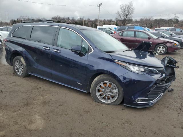 2021 TOYOTA SIENNA XLE - 5TDYRKEC5MS037653