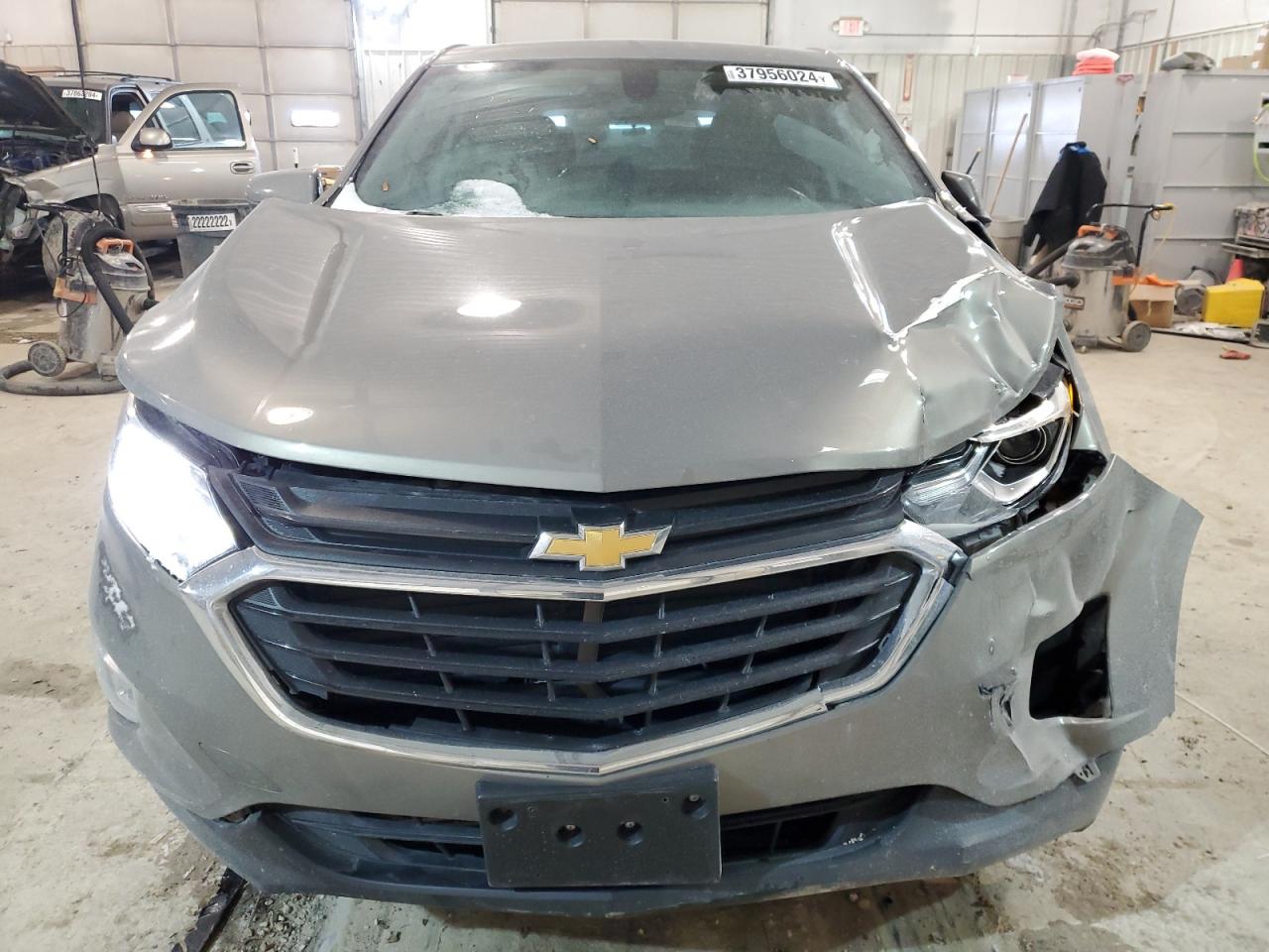 3GNAXJEV4JS616361 2018 Chevrolet Equinox Lt