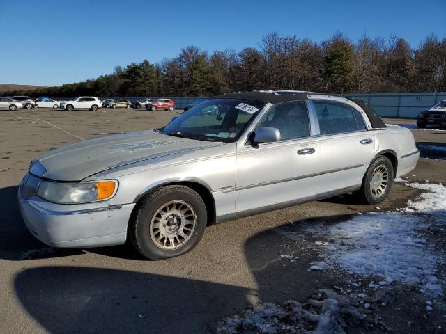 2000 Lincoln Town Car Signature