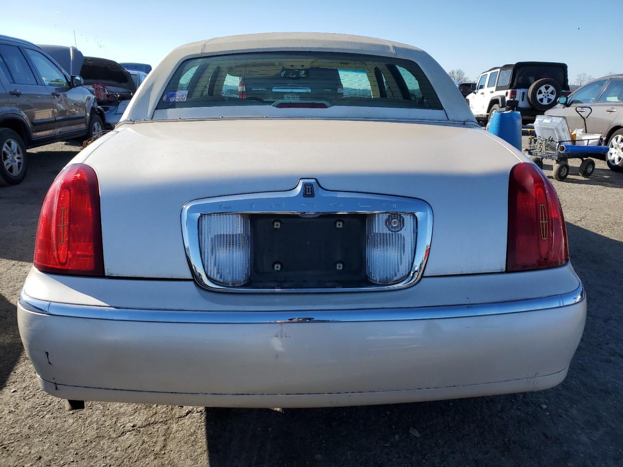 1LNFM83W7WY692602 1998 Lincoln Town Car Cartier 1LNFM83W7WY692602 1998 Lincoln Town Car Cartier