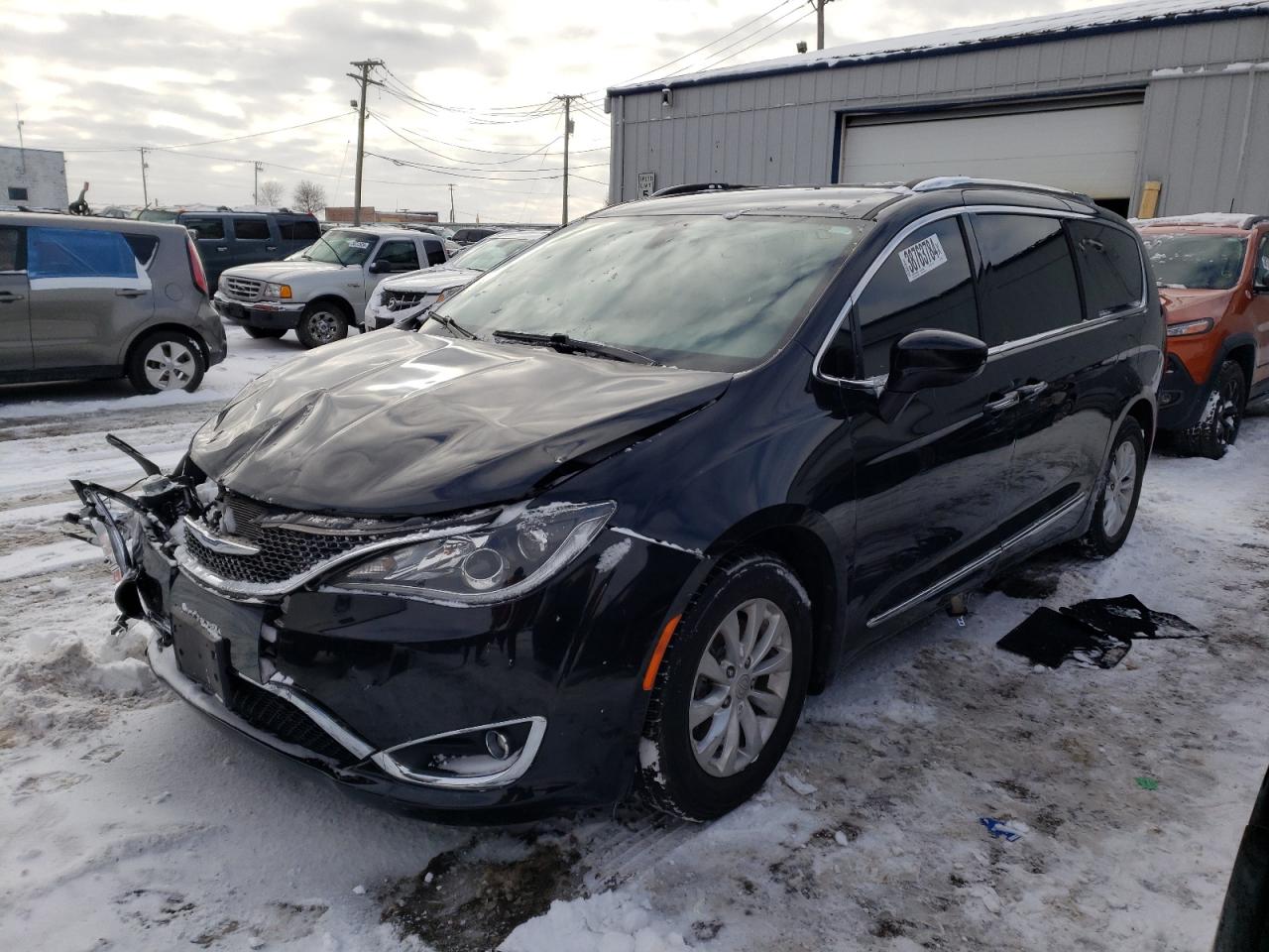 2C4RC1BG0KR731616 2019 Chrysler Pacifica Touring L