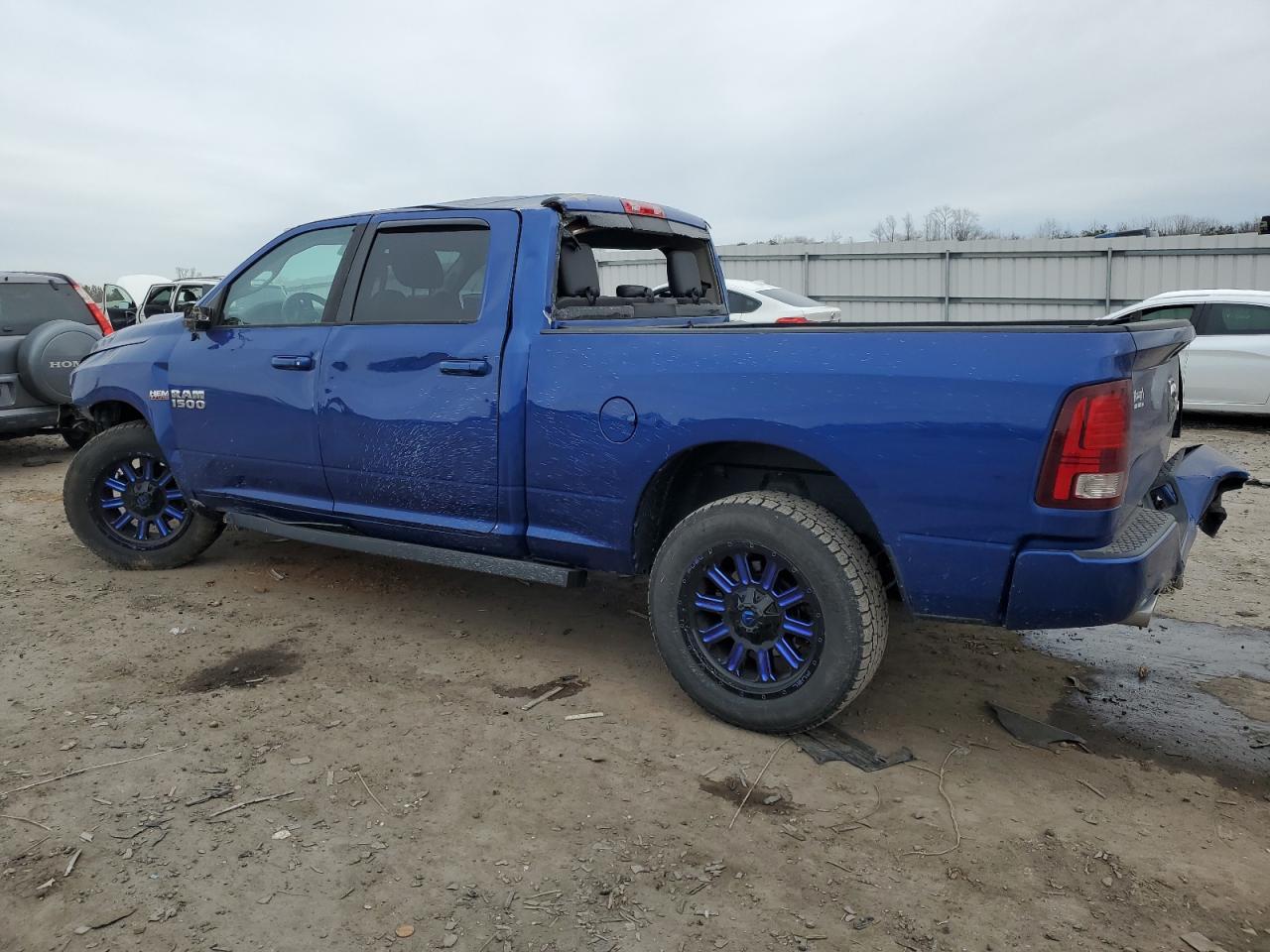 1C6RR7UTXFS673635 2015 Ram 1500 Sport