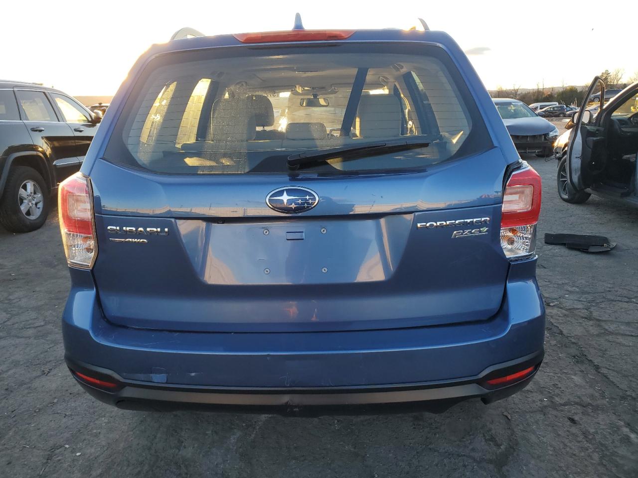 2018 Subaru Forester 2.5I Premium vin: JF2SJAECXJH528745