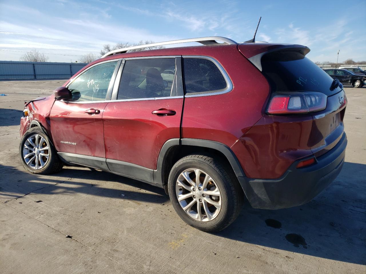 1C4PJLCB0KD221412 2019 Jeep Cherokee Latitude