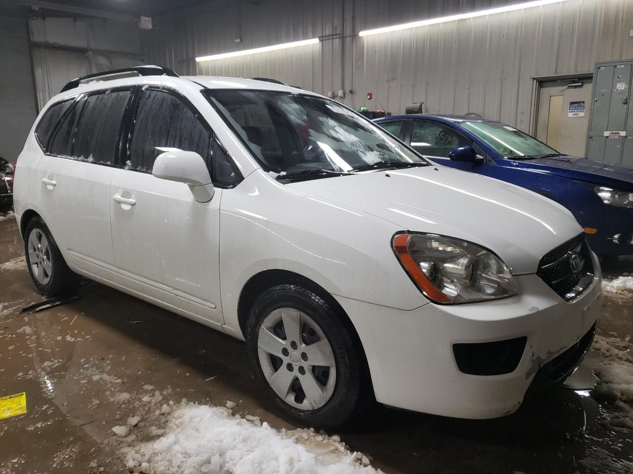 KNAFG529197262044 2009 Kia Rondo Base