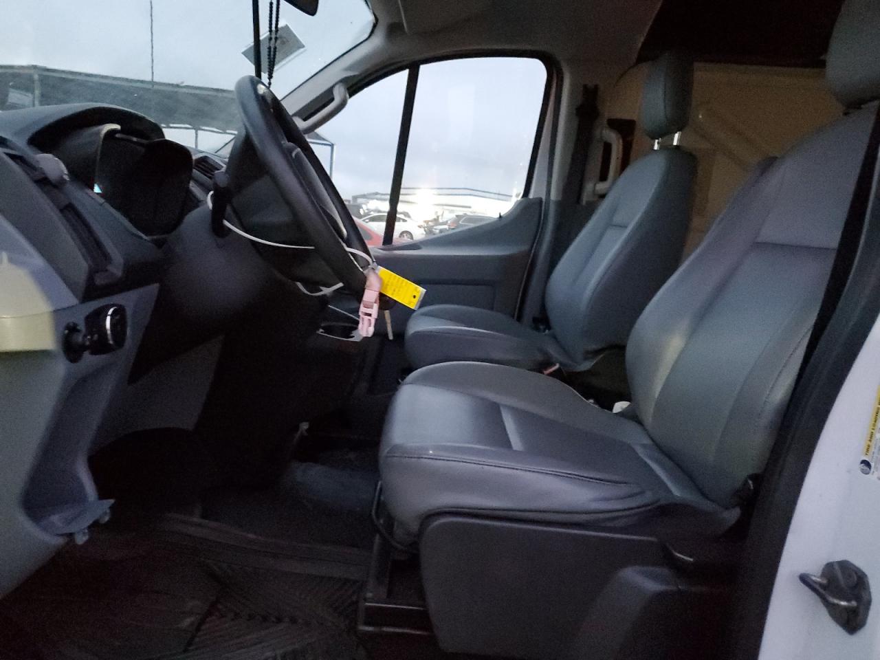 1FTNE1YM1FKB16082 2015 Ford Transit T-150