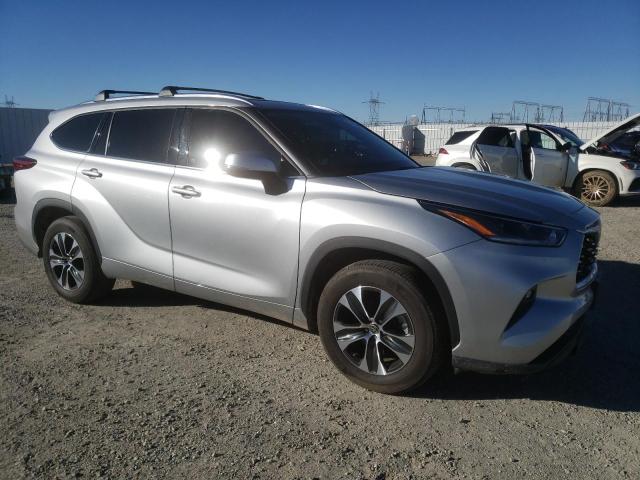 VIN 5TDGZRAH9MS070158 2021 Toyota Highlander, Xle no.4