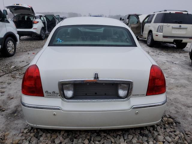 2003 Lincoln Town Car Signature VIN: 1LNHM82W23Y638226 Lot: 40645184