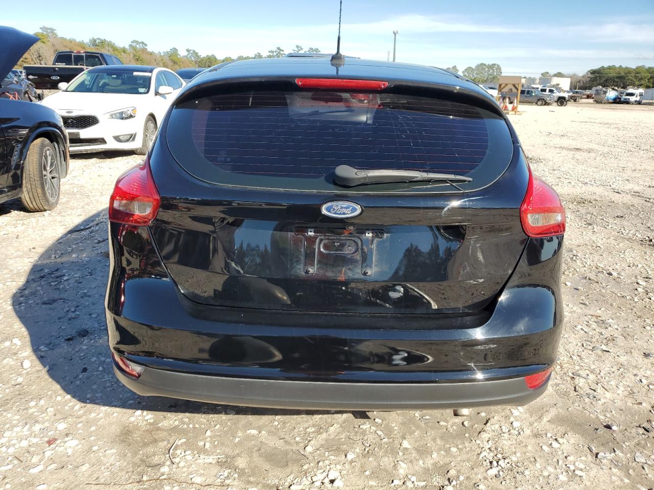 1FADP3K25JL292943 2018 Ford Focus Se