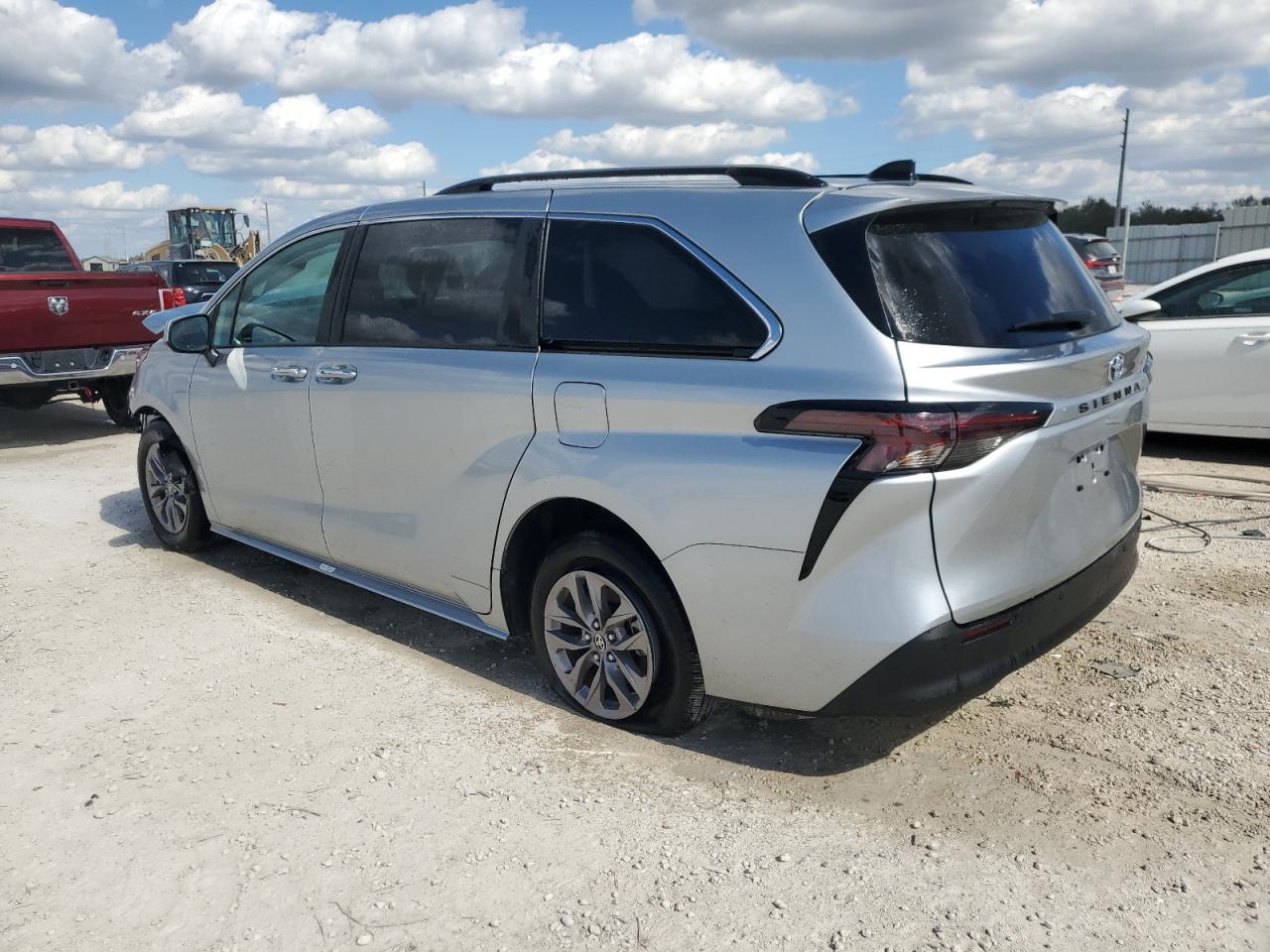 5TDYRKEC6PS167560 2023 Toyota Sienna Xle