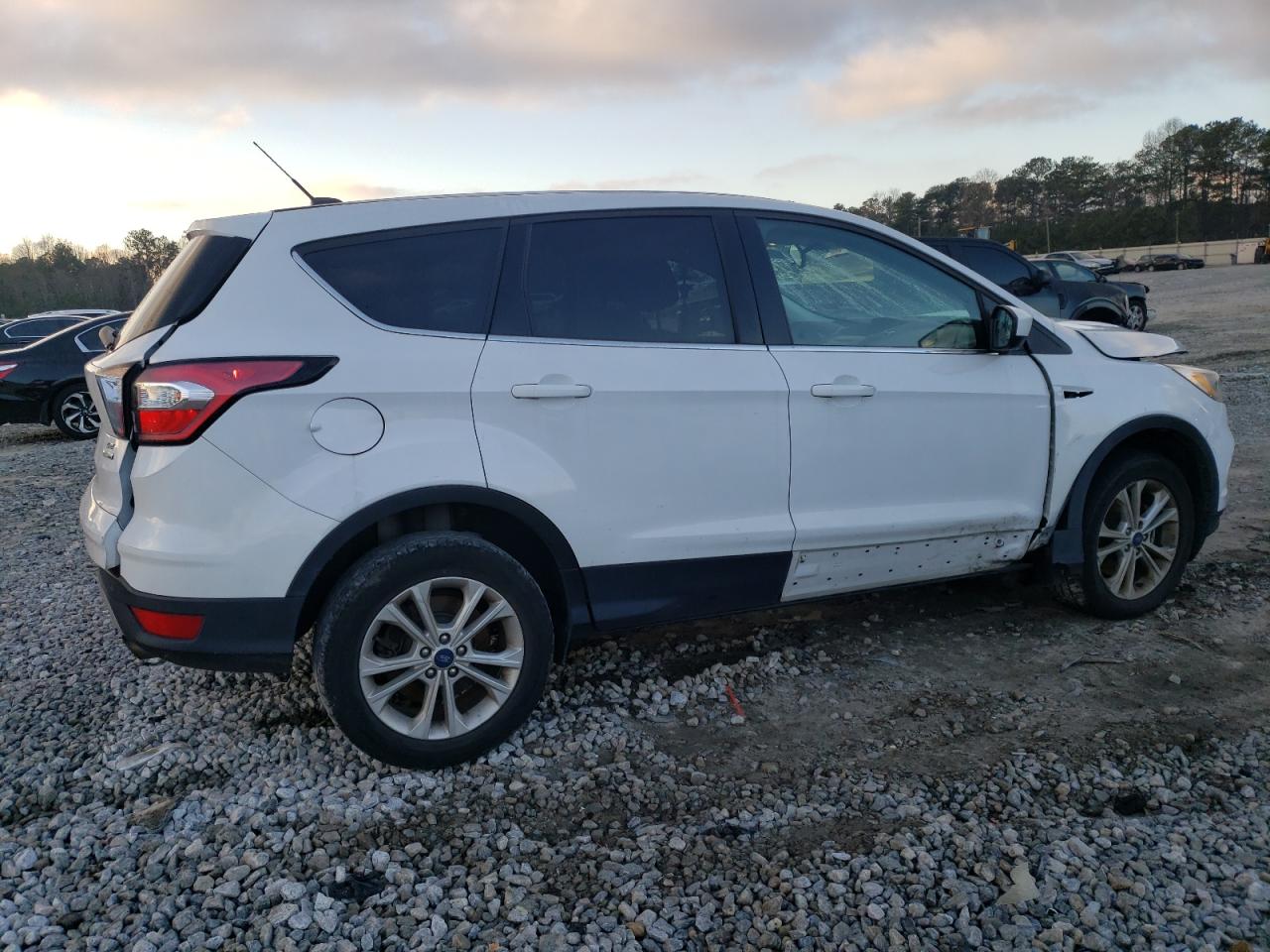 2017 Ford Escape Se vin: 1FMCU9G91HUE55661