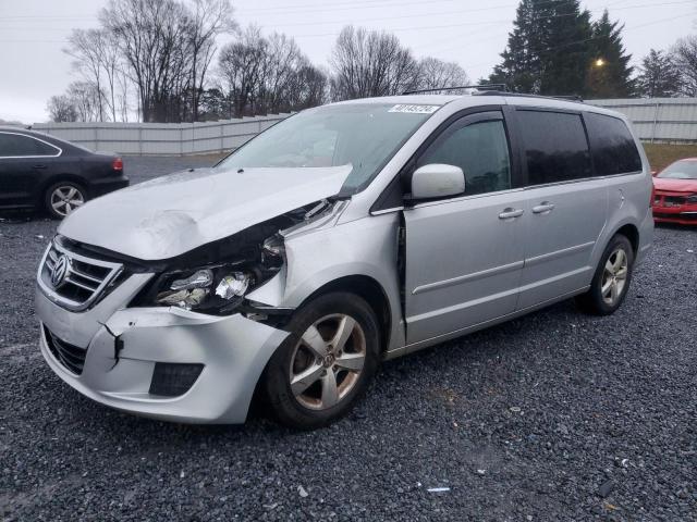 2011 Volkswagen Routan SE