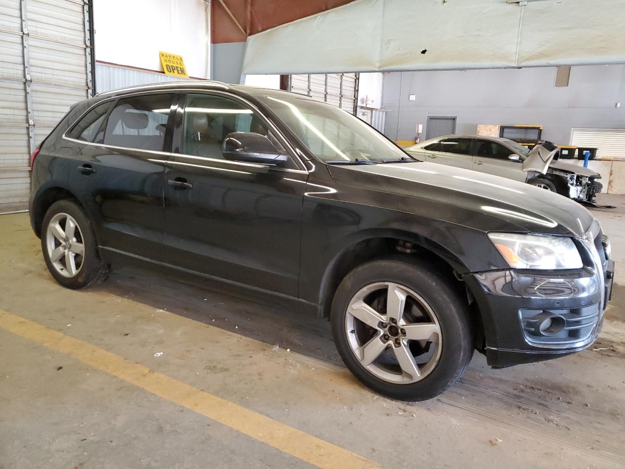 WA1LKAFP5AA111375 2010 Audi Q5 Premium Plus