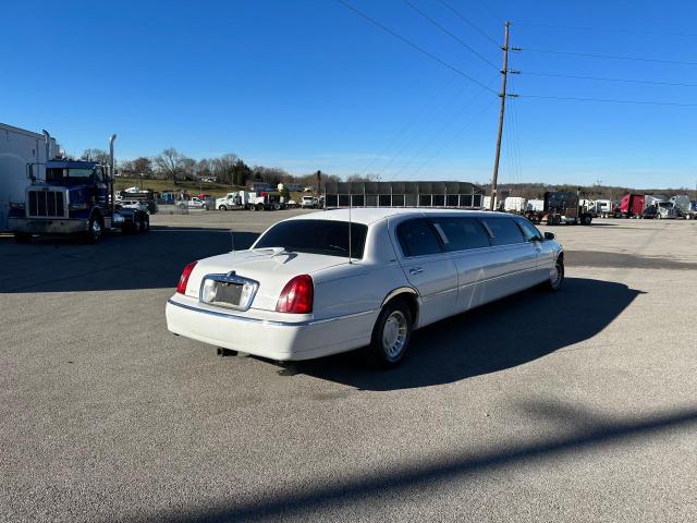 2001 Lincoln Town Car Executive VIN: 1L1FM81W31Y625332 Lot: 38629274