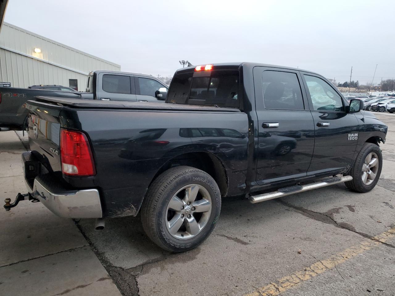 1C6RR7LG4JS221046 2018 Ram 1500 Slt