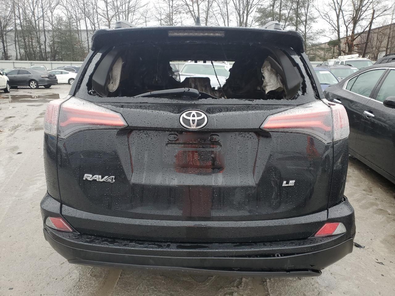 2T3BFREV4HW583373 2017 Toyota Rav4 Le