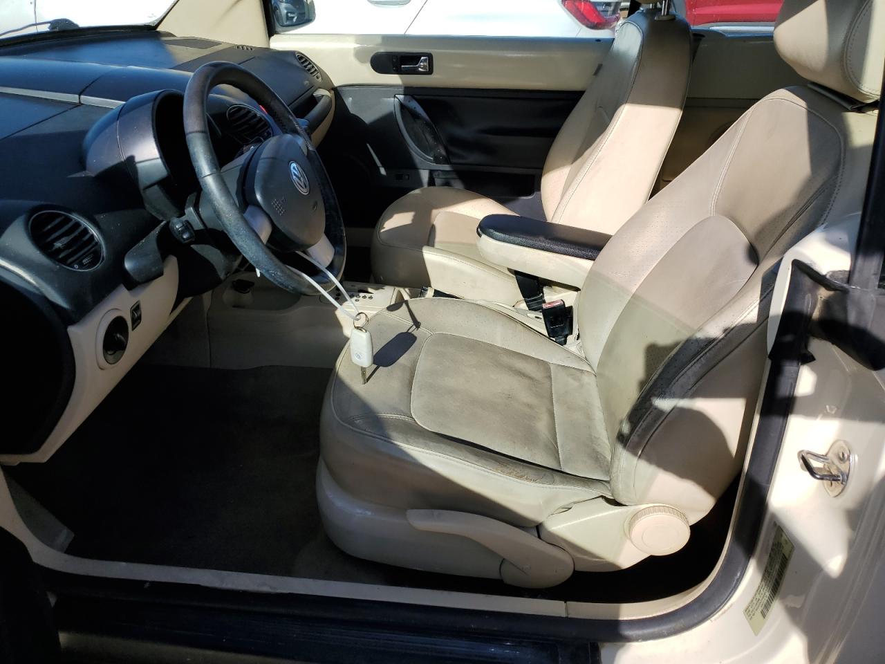 3VWSF31Y07M421881 2007 Volkswagen New Beetle Convertible Option Package 2