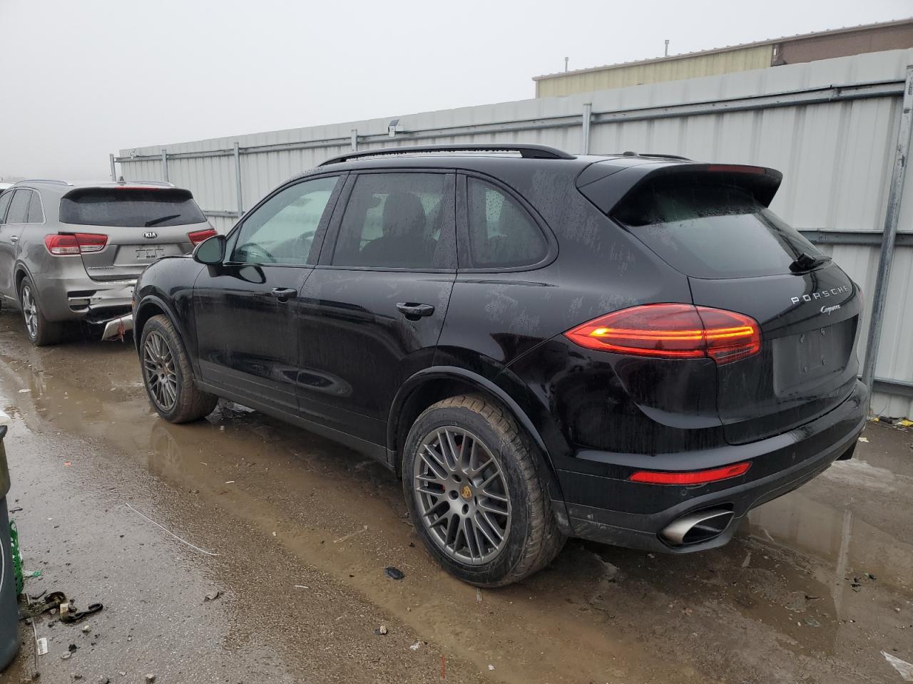 2017 Porsche Cayenne vin: WP1AA2A25HKA87552