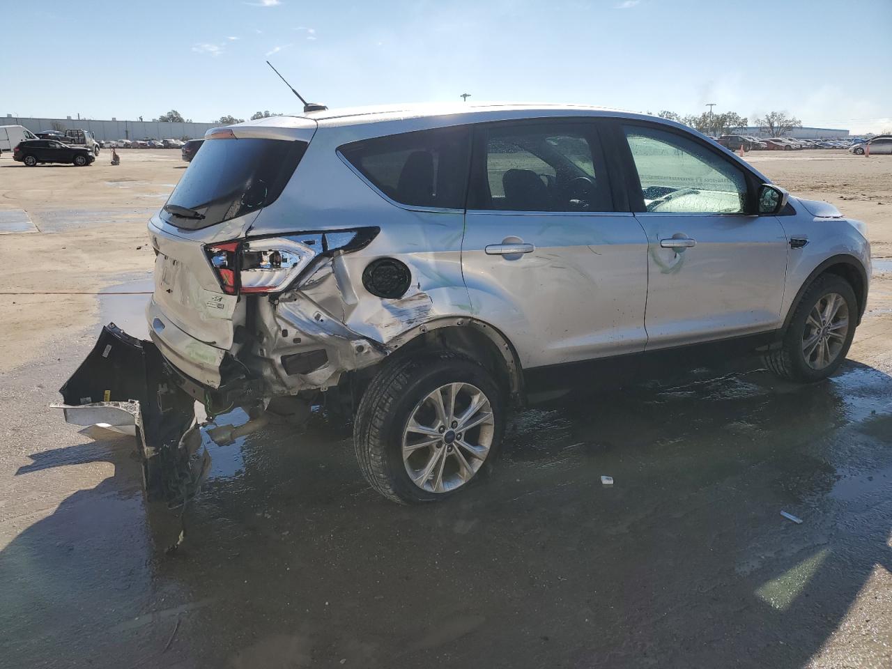 VIN: 1FMCU9G96HUC07549 2017 FORD ESCAPE