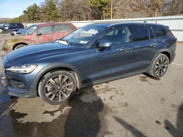 2021 Volvo V60 Cross Country 