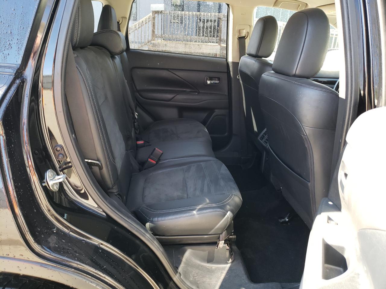 JA4AD3A35KZ045057 2019 Mitsubishi Outlander Se