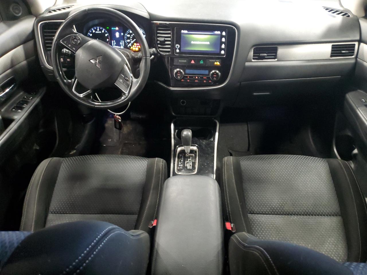 JA4AZ3A34JZ041629 2018 Mitsubishi Outlander Se