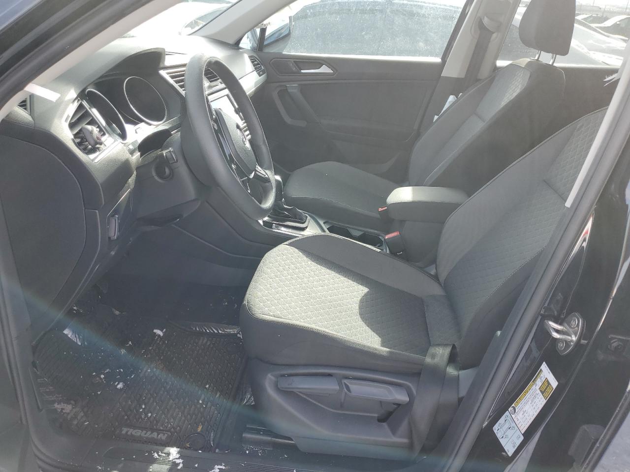 3VV1B7AX2KM068451 2019 Volkswagen Tiguan S