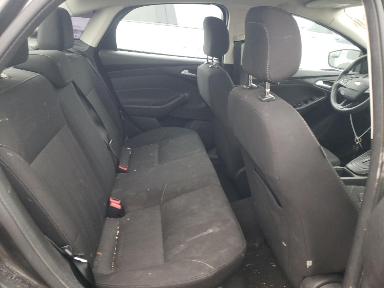 VIN: 1FADP3FE5JL260000 2018 FORD FOCUS
