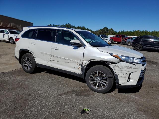 VIN 5TDJZRFH2KS930042 2019 Toyota Highlander, SE no.4