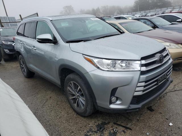 VIN 5TDJZRFH3KS941437 2019 Toyota Highlander, SE no.4