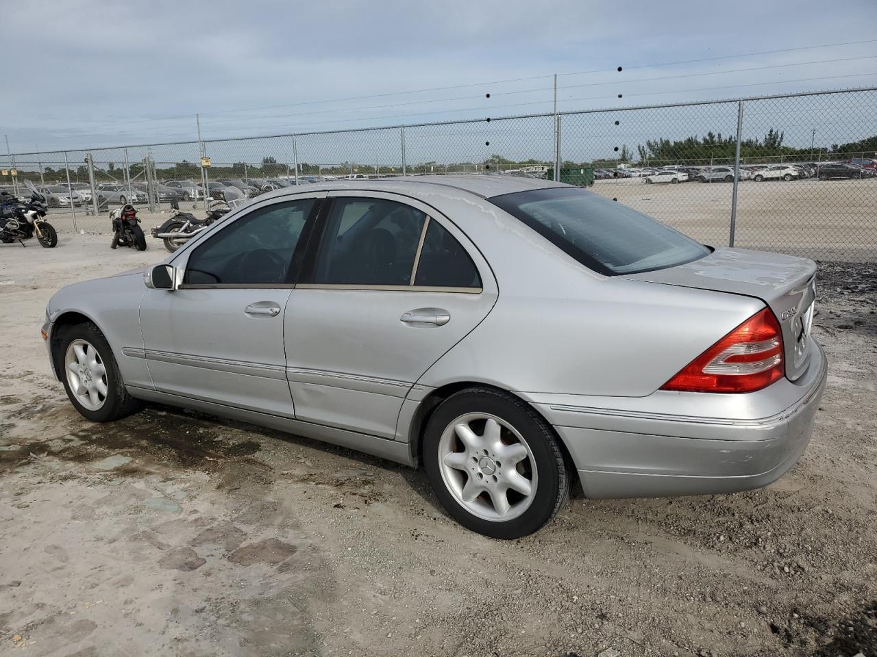 WDBRF61J92E006562 2002 Mercedes-Benz C 240