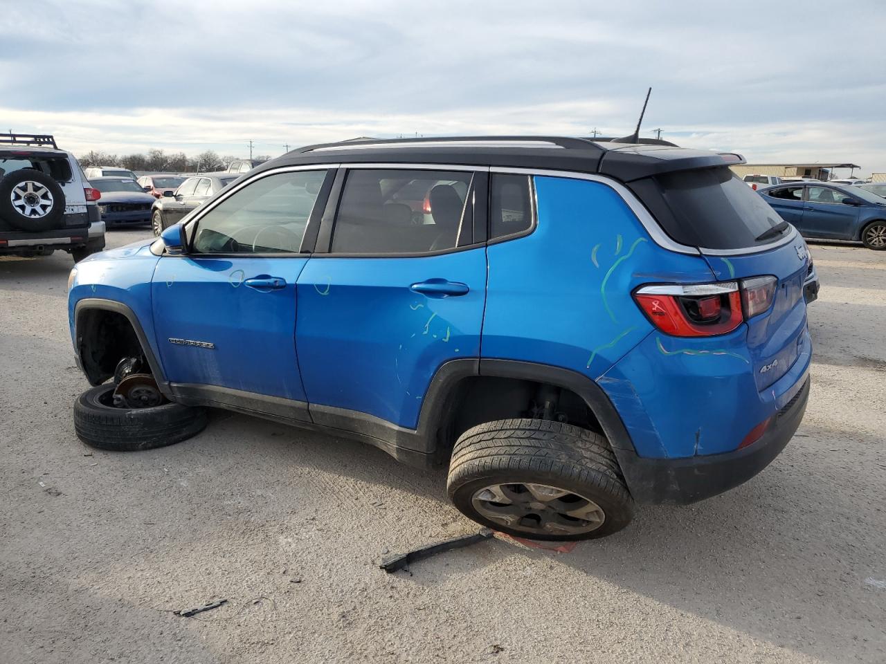 3C4NJDCB8JT117692 2018 Jeep Compass Limited