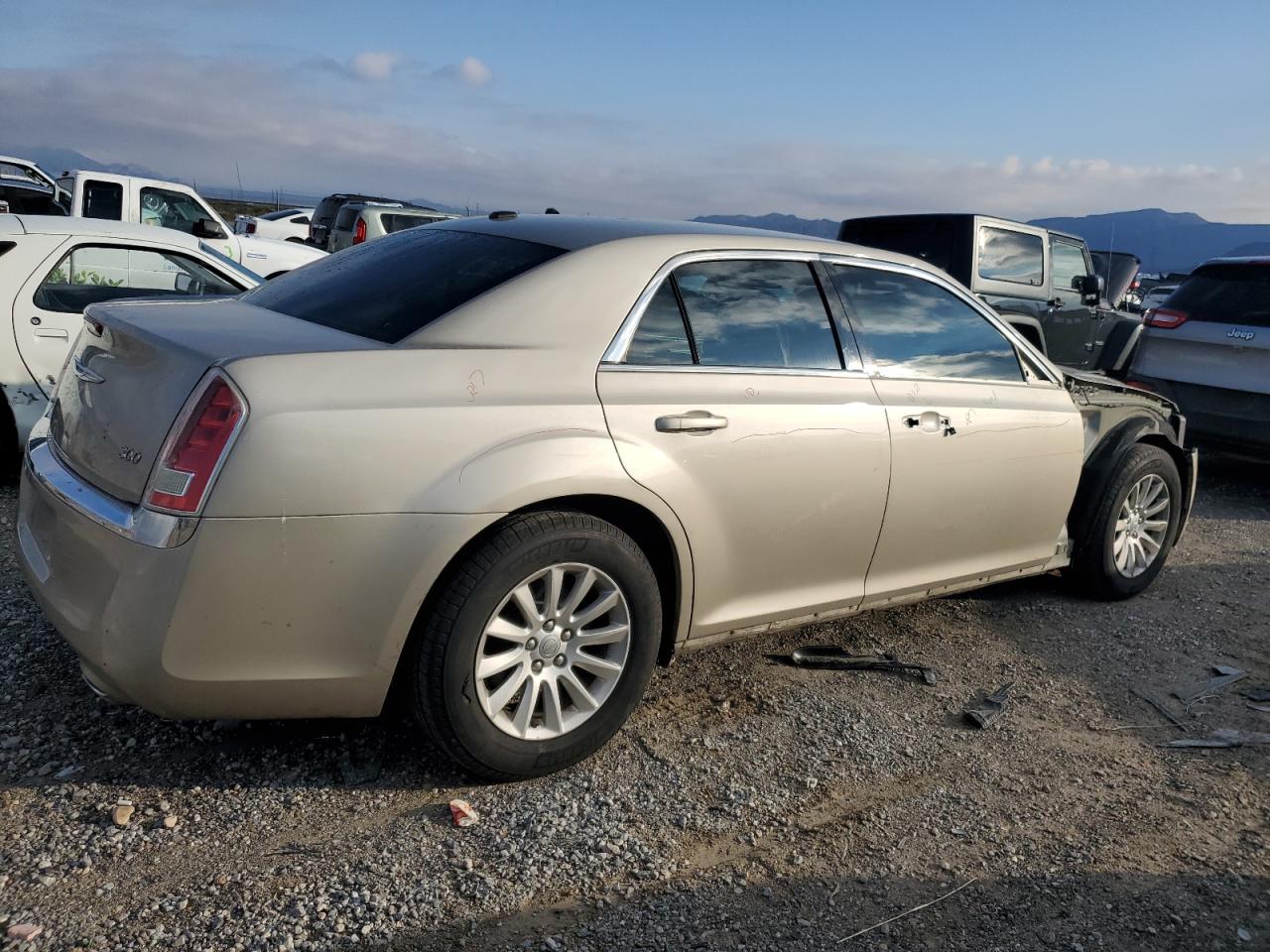 2C3CCAAG7CH272927 2012 Chrysler 300