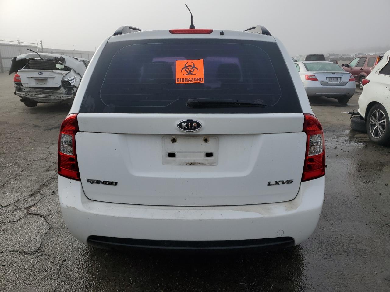 KNAFG526987175688 2008 Kia Rondo Lx