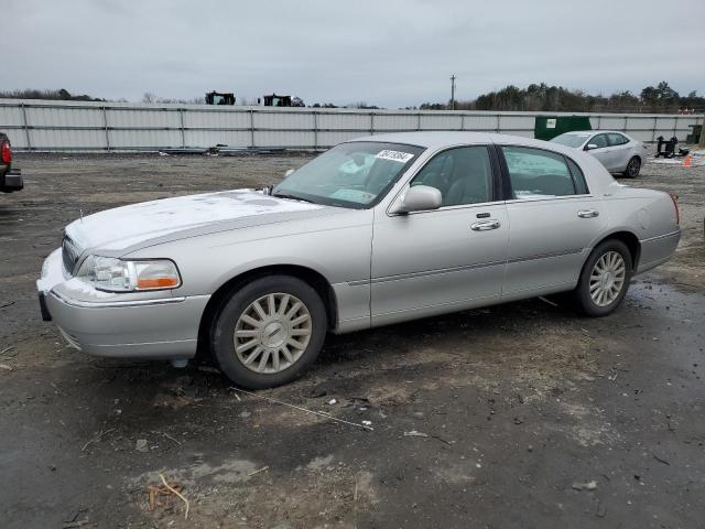 2004 Lincoln Town Car Executive