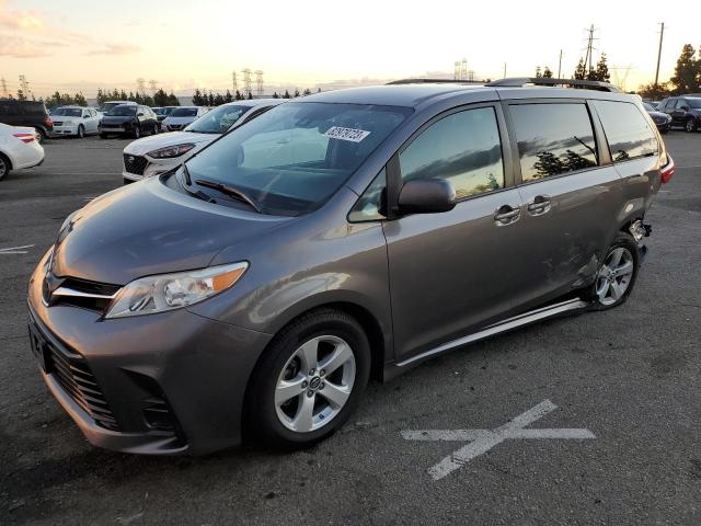 2018 Toyota Sienna LE