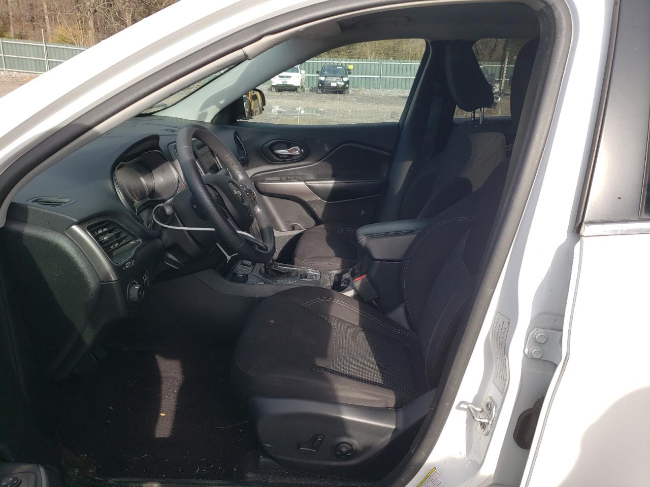 1C4PJMCXXKD250322 2019 Jeep Cherokee Latitude