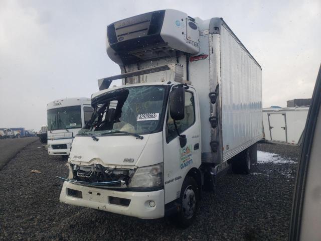 Lot #2374192563 2014 HINO 195 salvage car