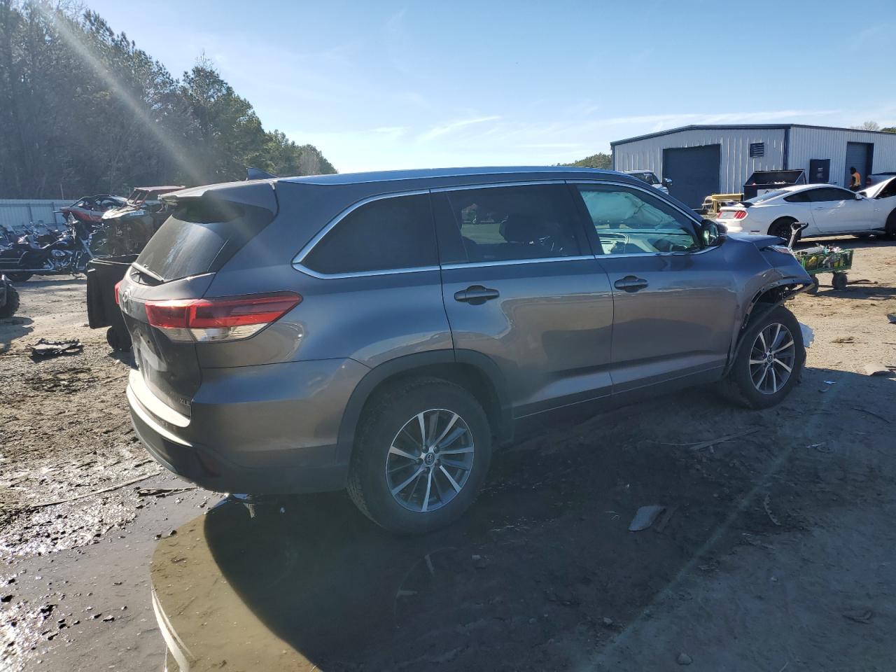 5TDKZRFHXJS541250 2018 Toyota Highlander Se
